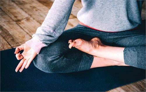 Thường xuyên bị mất ngủ, hãy lưu ngay những bài tập yoga này