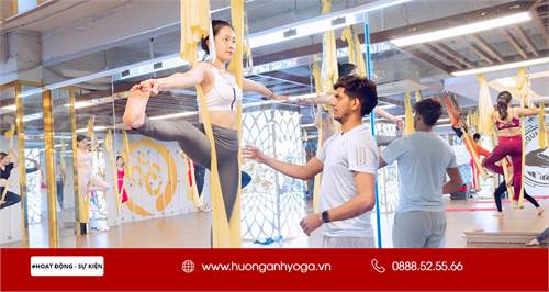 Buổi học Aerial yoga của  học viên chương trình đào tạo HLV Yoga cấp bằng Quốc tế 200h