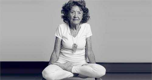 Lời khuyên từ người hướng dẫn yoga cao tuổi nhất thế giới