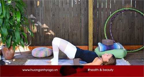 Bạn sẽ nhanh chóng sở hữu vóc dáng thon gọn để tự tin đón Tết, chỉ với vài động tác yoga cơ bản mỗi ngày.