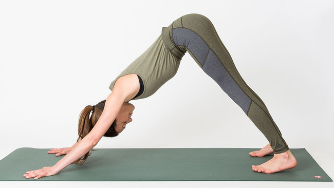 5 tư thế yoga cơ bản giúp cải thiện sức khỏe - Ảnh 2.