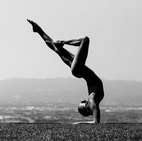 Chia sẻ của người đẹp tập yoga khỏa thân đang gây sốt trên mạng xã hội và thông điệp tuyệt vời mà cô muốn truyền tải - Ảnh 2.