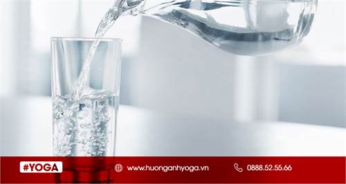 10 lợi ích của việc uống nước khi bụng đói