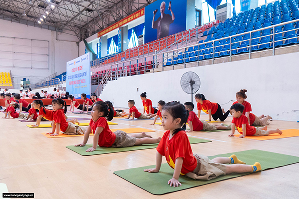 Bài biểu diễn Yoga Kids tại chương trình được diễn ra thành công(h2)