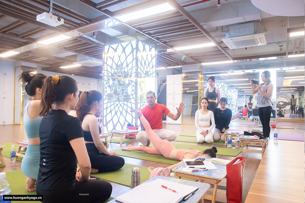 Chuyên đề Trị liệu đau lưng (Khóa đào tạo HLV Yoga 200h)  - Giảng dạy Master Virender 