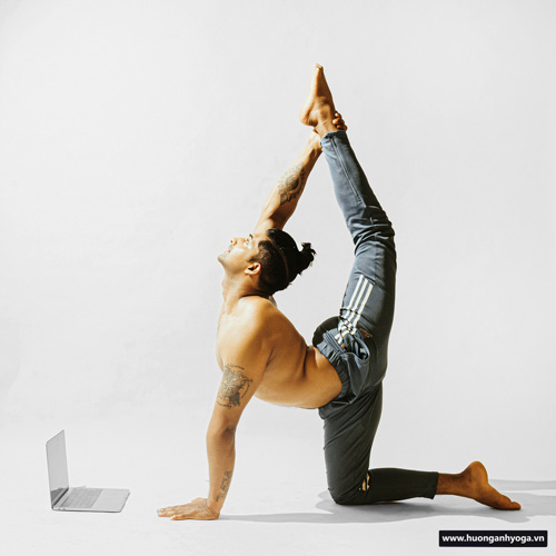 Tập yoga online tại nhà cùng hlv nổi tiếng
