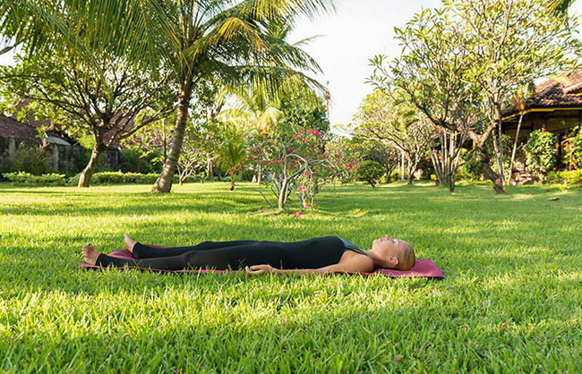 Các tư thế tập yoga giúp giảm stress và ngăn ngừa lão hóa - Ảnh 8.