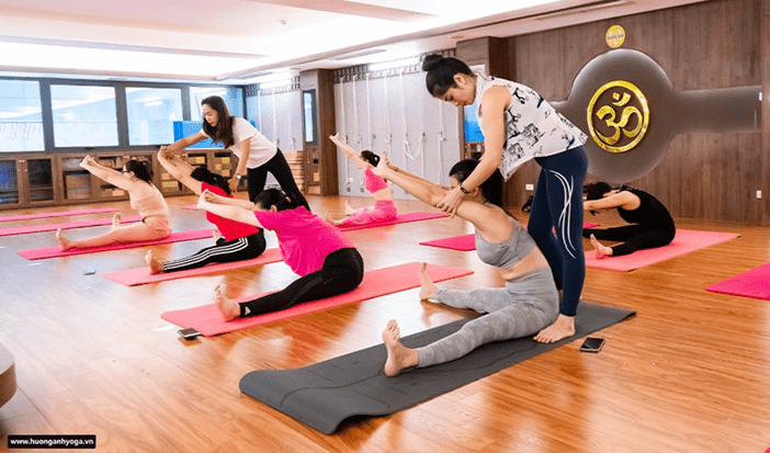 TẠI SAO NÊN HỌC LỚP YOGA NỀN TẢNG TRƯỚC KHI VÀO LỚP CỘNG ĐỒNG?