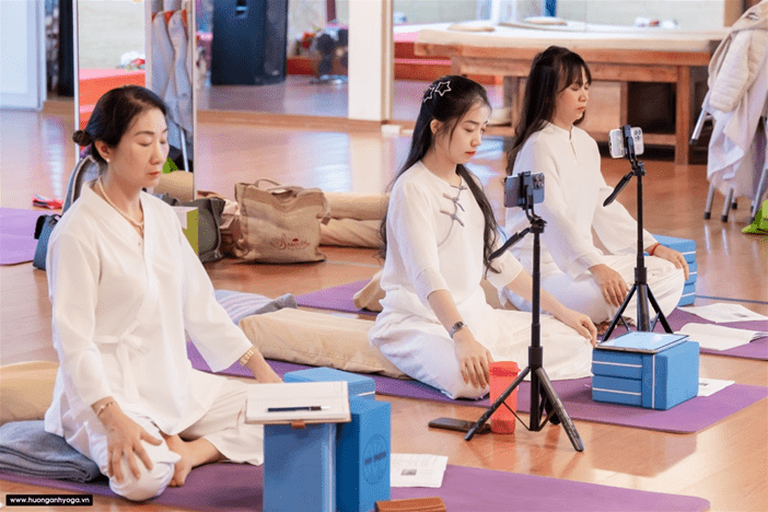 CHUYÊN ĐỀ YOGA TRỊ LIỆU TRONG KHÓA HỌC YOGA TRỊ LIỆU 70H - K20 CỦA MASTER RAJ KAMAL