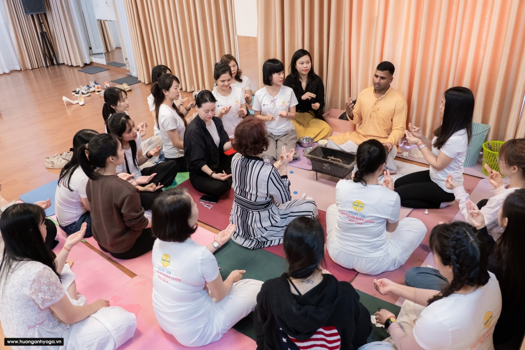 Hương Anh Yoga Academy